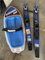 knee board, beginner water skis