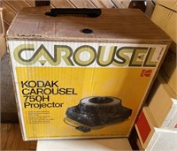 Kodak Corousel Projector w/ Slide Trays & Screen