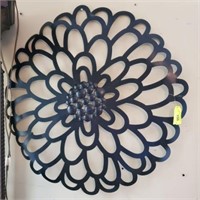 METAL WALL ART AND MISC LINENS