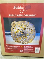Pre-Lit Metal Ornament