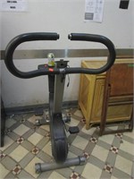 Vélo exerciseur stationnaire Advantage Fitness