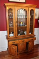 2pc China Cabinet by Broyhill 73"x45"x17"