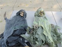 2 Hanging Skeleton Ghosts-Halloween Décor
