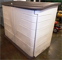 Rubbermaid Polyresin Deck Storage Box