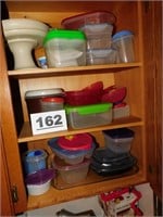 GROUPING OF PLASTIC CONTAINERS