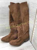 BROWN LADIES SUEDE BOOTS SIZE 9.5
