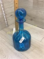 BLUE GLASS DECANTER WITH STOPPER