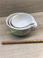 WHITE 3 PC NESTING MIXING BOWLS WITH SPOUTS