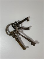 4 Antique Keys in Ring