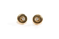 GOLD AND DIAMOND EARRINGS, 3g