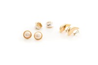 THREE PAIRS OF GOLD EARRINGS, 18g