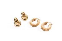 TWO PAIRS OF GOLD EARRINGS, 15g