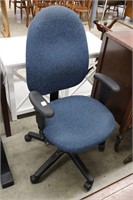 SWIVEL ARM OFFICE CHAIR