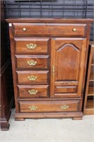 PINE CHEST OF DRAWERS - HAS SOME SCRATCHES