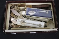 BOX OF COLLECTOR SPOONS, NAPKIN RINGS AND