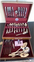 94PC FLATWARE SET BY ONEIDA  WITH LINED CASE