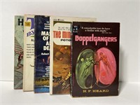 Lot of 5 vintage sci-fi paperback books