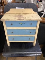 Vintage doll’s chest of drawers.