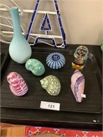 Art glass seashells, frosted vase, paperweights.