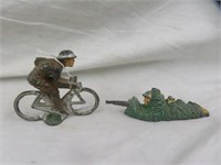 2PC VINTAGE METAL MILITARY SOLDIER TOYS 2.75"T
