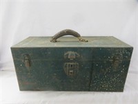 VINTAGE METAL TACKLE BOX 8.5"T X 16"W X 7"D