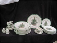 32PC SPODE CHRISTMAS TREE PLATES, CUPS AND