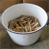 enamlware pot, vintage clothespins