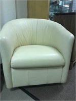 Natuzzi Leather Swivel Sitting Chair