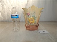 Nice Hull Pottery "Magnolia" Vase USA-1-8 1/2"