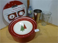 NEW 4 Holiday Plates / Martini Mixer