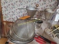Strainers and colander