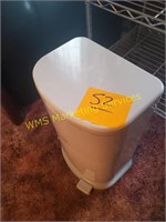 Janibell Plastic Trash Can