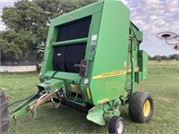 John Deere 567 Round Baler