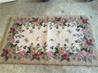 floral area rug 33" x 53" good condition