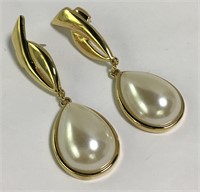Pair Of Earrings With Faux Pearls