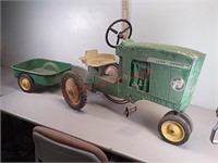 Vintage Ertl John Deere pedal tractor toy model