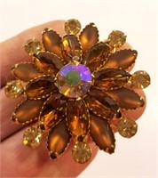 Beautiful vintage amber rhinestone brooch