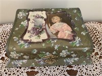 BEAUTIFUL ANTIQUE DRESSER/VANITY SET