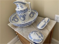 LOT WITH PITCHER AND BOWL & COVERED DISHES