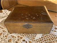 PRIMITIVE WOOD BOX WITH CLASP