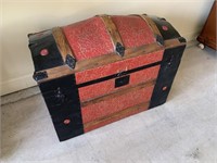 ANTIQUE DOME TOP STEAMER TRUNK