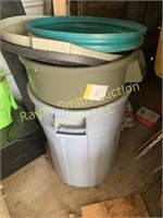 2 trash cans, lids