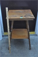 Antique parlour table - info