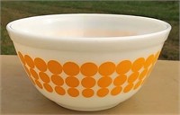Pyrex yellow dot bowl- 1.5 qt