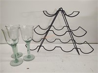 Wire wine bottle holder with 3 nice glasses