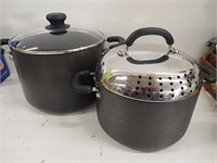 Pair of nice heavy Circulon pots with lids