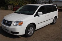 2010 Dodge Grand Caravan SXT 2D4RN5D18AR154250