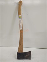 Vintage Madison 2 and 1/4 lb boys axe