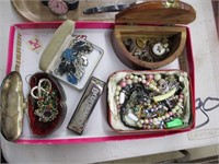 tray lot of jewelry boxes & contents