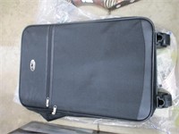 VINCELLI CARRY ON LUGGAGE W WHEELS